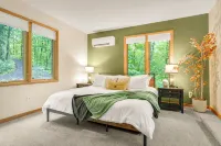 Newly Rebuilt Home - Hot Tub - Sauna - Sleeps 14