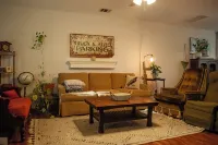 Family Pet Friendly 3-Bedroom Vintage Inspired House in Kyle - Plum Creek