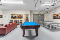 NEWHOUSE MANSION DALLAS TOP 10 Vacation Rental  POOL and SPA3 Acres Of Land - Kitchenette