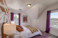 New 5BD Near UNL & DT - Poker Table & Games