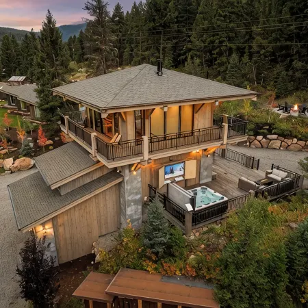 Mtnlux Fire Tower Big Sky Near Ynp Border with Hot Tub, Sauna Fitness/Game Room.