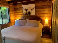 Waterfront Burton Loop - The Very Best Of Vashon, cozy cabin with a harbor view.