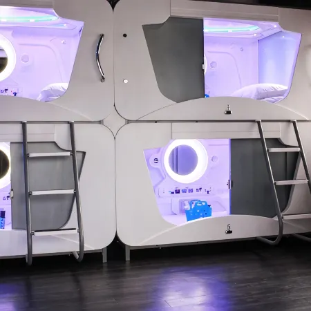 Hey Bear Capsule Hotel (Xinbei Taipei Bridge Metro Station) Отели рядом с достопримечательностью «Док Дадаочэн»