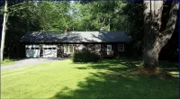 Private Wooded Retreat close to Cornell