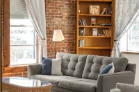 Circle Overlook-Private Downtown apartment