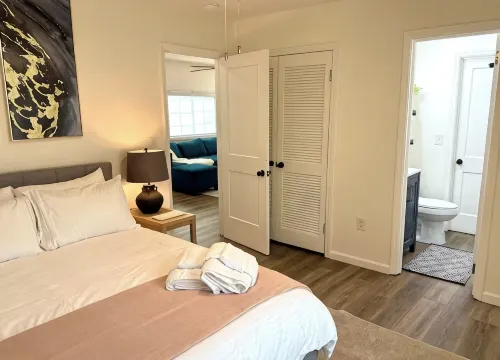 Cozy and Convenient- 5 min to Airport - 3-Star