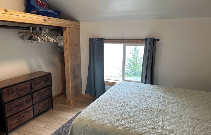 Ocean front 1-bedroom apartment in enchanting Whale Pass with strong WiFi