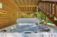 Spacious cabin with breathtaking mountain view! Pet Friendly!