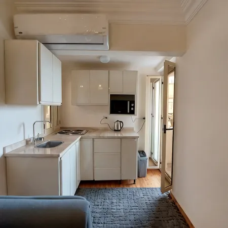 Downtown Private Studio | Rooftop Jacuzzi & Views