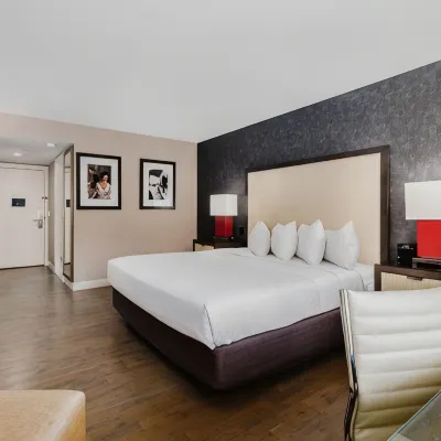 2500 Penn, a Placemakr Experience Hotels near Bishop John Carroll Statue