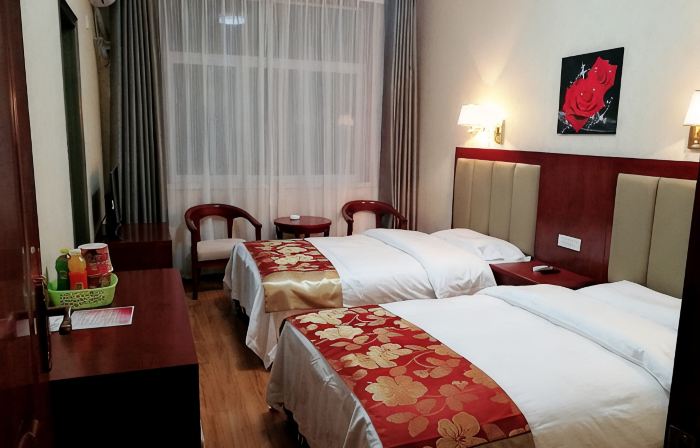 Luonan Rose Yuanxiangcun Inn