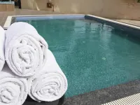 Ramada by Wyndham New Delhi Pitampura - ที่มีสระว่ายน้ำ