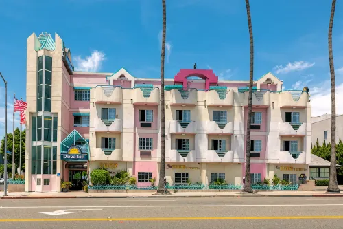 Days Inn by Wyndham Santa Monica - parking
