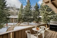 Comfortable & Modern 2 Bedroom Apartments - Right on the Slopes!