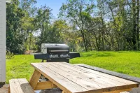 The Mill House - Peaceful farmhouse retreat with hot tub, fire pit, & fast Wi-Fi - 4-Star