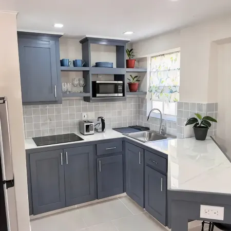 Seavetri Two - Modern apartment near serene beach and town centre