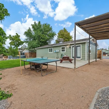 Rustic Refuge - minutes from downtown Fruita!4 beds