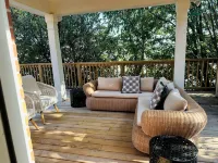 Game Day Luxury; 1 mi to UM; 5 Mins to sq; Spacious; Large Porch + Outdoor TV;