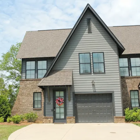 New Listing-Spacious 4-Br 3.5 Bath. the War Eagle House in the Heart of Auburn!
