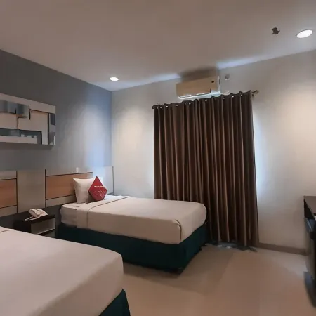 Hotel Cepu Indah 2 Отели в г. Чепу