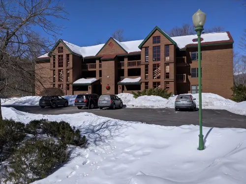 Deer Park River View Condo with AC