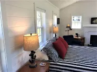 Starfish Cottage:  Ocean Views, Walking Trail Above the Shore with NEW Master BR - Wifi
