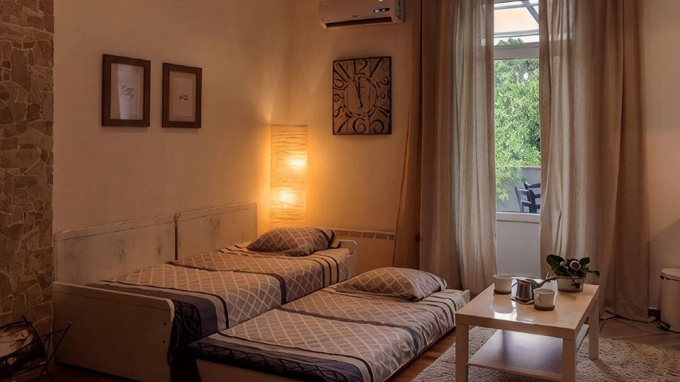 Charming apartment 20 minutes from main squere