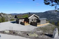 Vacations with a Dog, Cozy Hut for Relaxing, Skiing, Swimming, Hiking Hotel di 
