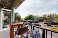 Walk to the beach and Pier  Wrap around porch - 4 étoiles