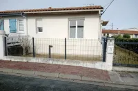 Small house 15 minutes from the beach. - บังกะโล