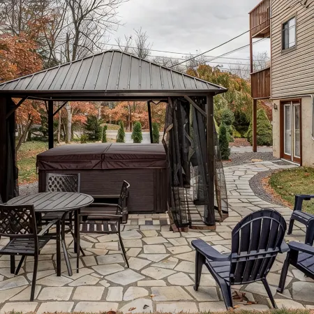 ~Serenity~A Unique Destination -Sleeps 14 5Br/3Bath/Gameroom-- Close to Lake