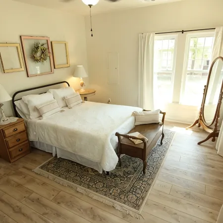 Fully Remodeled! Three minute WALK to the Pioneer Woman Merc!