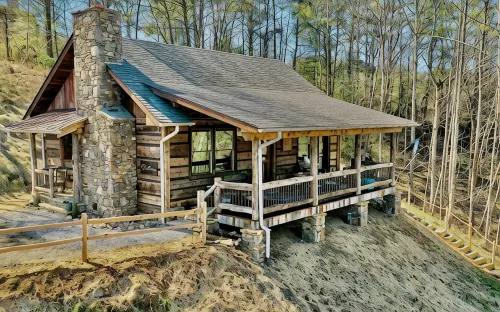 Cedar Cliff Cabin at Rivers Edge Rentals. Luxurious reclaimed 125 year old cabin