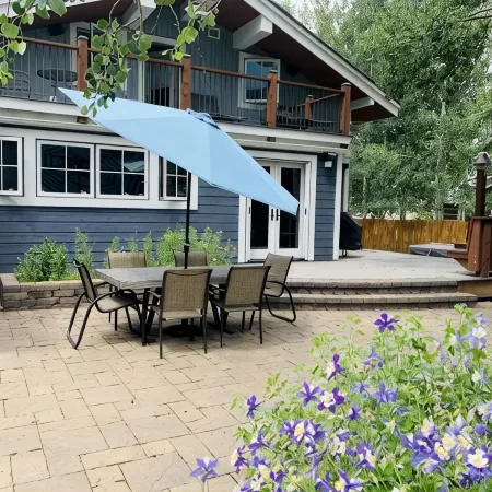 Luxury Home in Town, Hot Tub, Movie Theater, Large Fenced In Yard ⛰