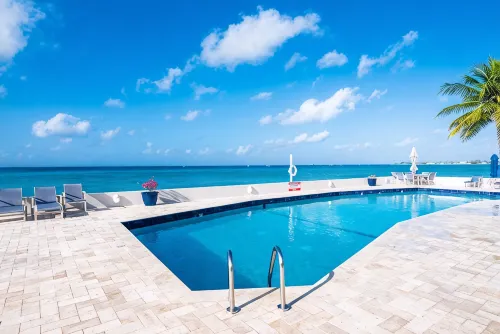 Seven Mile Beachfront Condo at Discovery Point - 4-Star
