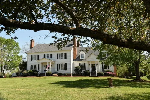 Athlone Farm: Spacious, Gorgeous Grounds, Historic Outbuildings, Summer Deals!