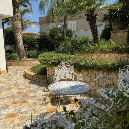 " la Terrazza Sul Tramonto " Apartment in Villa Near the Sea-San Leone