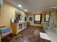 Country house with heated swimming pool for exclusive use between the sea and the mountains.