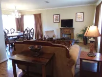 Cozy, Convenient, and Quiet - Bungalows