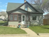 4Br Historic Home Near Makoshika State Park. Sleeps 9, Pet Friendly, Agates