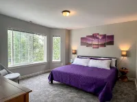Lakefront Getaway with Game Room and Theater Seating - 4 stjerner