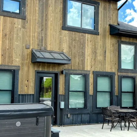 Luxury Retreat • Hot Tub • Walkable • Mountain Views • 3 King Bedrooms • Modern