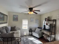 Cheerful historic Townsend Park bungalow in the heart of downtown! - 4-Star
