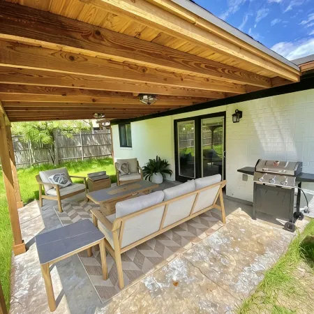 BEAUTIFUL REMODELED WITH HIGH END FURNISHINGS 3 BR/2B HOME IN BURLESON TX!