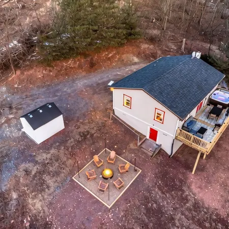 Secluded WV Retreat Hot Tub, Fire Pit & Kayaks