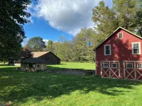 Hollykisshudsonvalley Fully Renovated Lodge- Private Guest Suite - Homestay