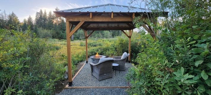 Private Hideaway, Wetland Views! Heather Cottage Hotels in Comox Valley