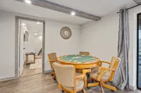 Cozy 4-bedroom cabin with jacuzzi hot tub. Overlooking ski /mnt bike slopes.