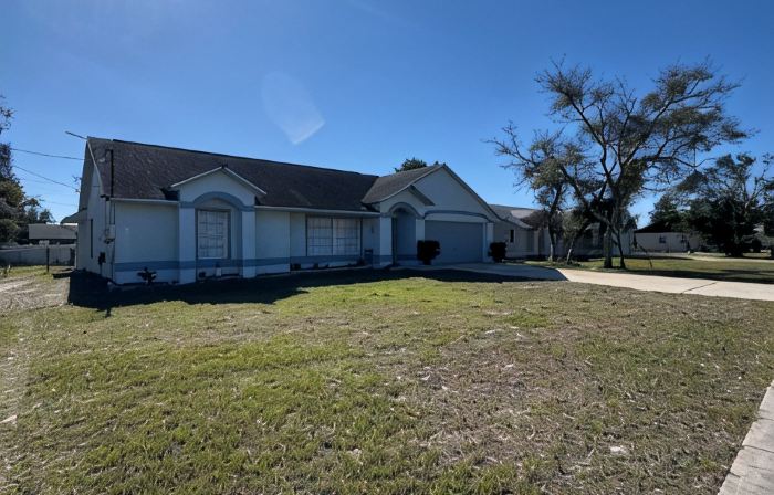 Spacious 4-bedroom house in serene Deltona with AC, WiFi