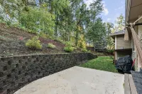 Welcome to Your New Favorite Spot! Tree Top Views & Lots of Room! - 3-نجوم